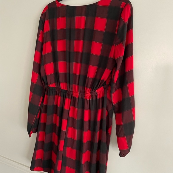 Women express dress - Picture 2 of 3